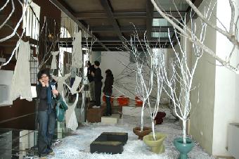 lo spazio in fase di allestimento