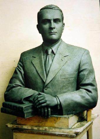 busto in bronzo dedicato ad Annibale de Francesco