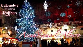 Accendiamo l'albero