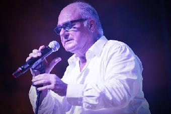 A gentile richiesta: recital